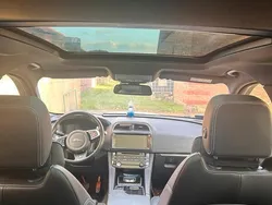 Weiß Gebraucht 2017 Jaguar F-Pace R-Sport SUV | 29.450 € (Fairer Preis)