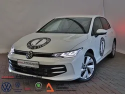 Weiß Gebraucht 2024 VW Golf VIII Life Limousine | 27.480 € (Etwas zu teuer)