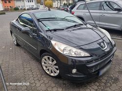 Schwarz Gebraucht 2009 Peugeot 207 CC Roland Garros Cabrio | 5.500 € (Teuer)
