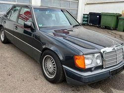 Schwarz Gebraucht 1990 Mercedes E200 Limousine | 2.500 €