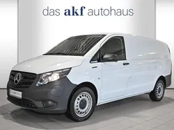 Weiß Gebraucht 2023 Mercedes e-Vito Van / Kleinbus | 27.950 € (Fairer Preis)