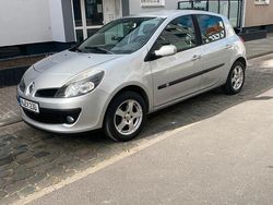 Silber Gebraucht 2007 Renault Clio II Limousine | 2.899 € (Fairer Preis)