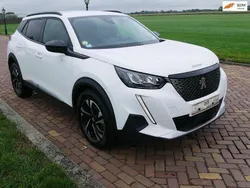 Weiß Gebraucht 2022 Peugeot 2008 Allure SUV | 13.672 € (Guter Preis)