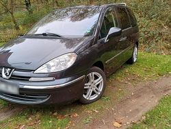 Grau Gebraucht 2010 Peugeot 807 Van / Kleinbus | 4.790 €