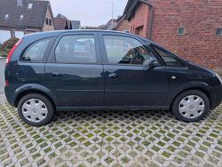 Grün Gebraucht 2005 Opel Meriva Van / Kleinbus | 2.000 € (Fairer Preis)