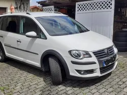Weiß Gebraucht 2009 VW Touran Cross Van / Kleinbus | 5.850 € (Fairer Preis)