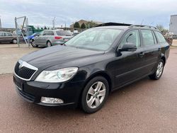 Schwarz Gebraucht 2011 Skoda Octavia Kombi | 3.700 € (Superpreis)