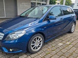 Blau Gebraucht 2012 Mercedes B180 Van / Kleinbus | 7.490 € (Fairer Preis)