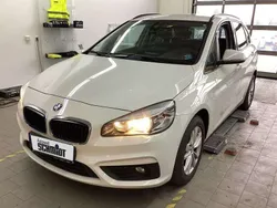 Alpinweiß Gebraucht 2015 BMW 218 Active Tourer Advantage Van / Kleinbus | 6.490 € (Guter Preis)