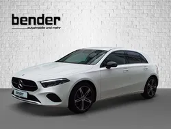 Weiß Gebraucht 2023 Mercedes A200 Night Limousine | 29.400 € (Fairer Preis)