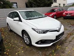 Weiß Gebraucht 2018 Toyota Auris Touring Sports Comfort Kombi | 11.350 € (Fairer Preis)