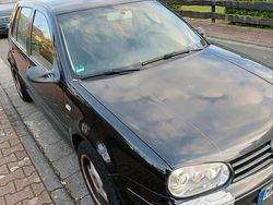 Schwarz Gebraucht 2002 VW Golf IV Kleinwagen | 600 €