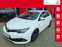 Weiß Gebraucht 2018 Toyota Auris Hybrid Team Limousine | 14.985 € (Fairer Preis)
