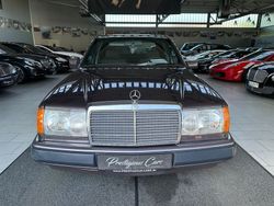 Violett Gebraucht 1991 Mercedes E200 Limousine | 3.549 €