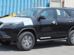 Schwarz Neu 2025 Toyota Fortuner SUV | 32.500 €
