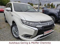 Weiß Gebraucht 2021 Mitsubishi Outlander P-HEV Plus SUV | 23.980 € (Fairer Preis)