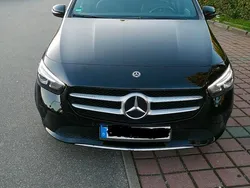 Schwarz Gebraucht 2020 Mercedes B200 Progressive Van / Kleinbus | 23.990 € (Fairer Preis)