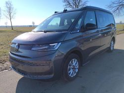 Indiumgrau metallic dach schwarz Gebraucht 2024 VW T7 Beach Van | 67.405 €