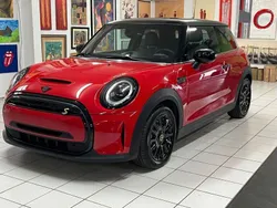 Rot Gebraucht 2022 Mini Cooper SE Classic Kleinwagen | 19.600 € (Fairer Preis)
