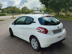 Weiß Gebraucht 2014 Peugeot 208 Active Kleinwagen | 4.555 € (Fairer Preis)