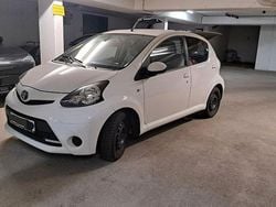 Weiß Gebraucht 2013 Toyota Aygo Kleinwagen | 5.500 € (Fairer Preis)