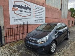 Blau Gebraucht 2015 Kia Rio DREAM-TEAM Edition Limousine | 7.990 € (Fairer Preis)