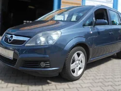 Blau Gebraucht 2006 Opel Zafira Edition Van / Kleinbus | 4.790 € (Fairer Preis)