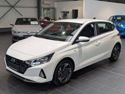 Weiß Gebraucht 2023 Hyundai i20 Trend Kleinwagen | 15.900 €