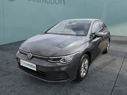 Grau Gebraucht 2020 VW Golf VIII Life Limousine | 17.940 € (Fairer Preis)