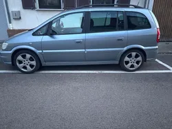 Silber Gebraucht 2005 Opel Zafira Edition Van / Kleinbus | 3.499 € (Teuer)
