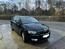 Schwarz Gebraucht 2014 Skoda Octavia Kombi | 10.750 € (Etwas zu teuer)