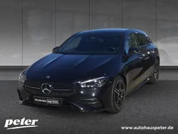 Metalliclack kosmosschwarz Gebraucht 2024 Mercedes CLA200 Shooting Brake AMG Kombi | 35.870 €