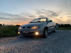 Silber Gebraucht 2001 Renault Mégane Cabriolet Cabrio | 1.100 €