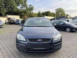 Grau Gebraucht 2007 Ford Focus Basis Limousine | 1.890 €