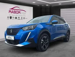 Blau/typ aussenverkleidung met Gebraucht 2021 Peugeot e-2008 Allure SUV | 20.990 € (Teuer)