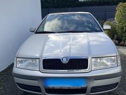 Silber Gebraucht 2002 Skoda Octavia Limousine | 600 € (Fairer Preis)