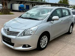 Silber Gebraucht 2011 Toyota Verso Edition Van / Kleinbus | 8.390 € (Fairer Preis)
