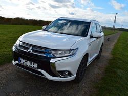 Weiß Gebraucht 2016 Mitsubishi Outlander P-HEV SUV | 14.799 € (Fairer Preis)