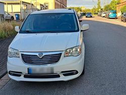 Weiß Gebraucht 2012 Lancia Voyager Van / Kleinbus | 8.250 € (Teuer)
