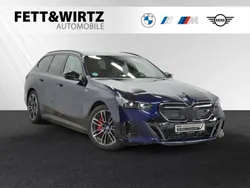 Blau Gebraucht 2024 BMW i5 M Sport Limousine | 73.888 € (Teuer)