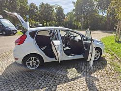 Weiß Gebraucht 2017 Ford Fiesta Cool & Connect Kleinwagen | 8.999 € (Fairer Preis)