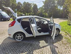 Weiß Gebraucht 2017 Ford Fiesta Cool & Connect Kleinwagen | 9.499 € (Fairer Preis)