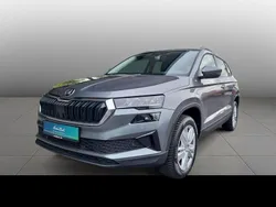 Grau (graphitegrau metallic) Gebraucht 2024 Skoda Karoq Selection SUV | 30.780 € (Fairer Preis)