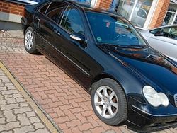Schwarz Gebraucht 2001 Mercedes C180 Limousine | 550 € (Fairer Preis)