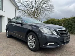 Grau Gebraucht 2010 Mercedes E200 Kombi | 10.900 € (Fairer Preis)