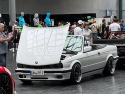 Weiß Gebraucht 1992 BMW 325 Cabriolet Cabrio | 44.500 €