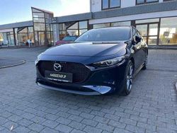 Deep crystal blue (metallic) Gebraucht 2025 Mazda 3 Exclusive-Line Limousine | 23.890 € (Guter Preis)