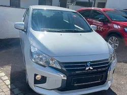 Weiß Gebraucht 2024 Mitsubishi Space Star Select Limousine | 10.990 € (Guter Preis)