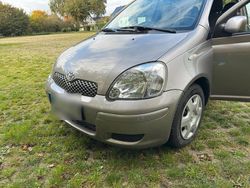 Grau Gebraucht 2004 Toyota Yaris Kleinwagen | 1.550 € (Fairer Preis)