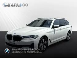 Weiss Gebraucht 2022 BMW 520 Shadowline Kombi | 28.888 € (Guter Preis)